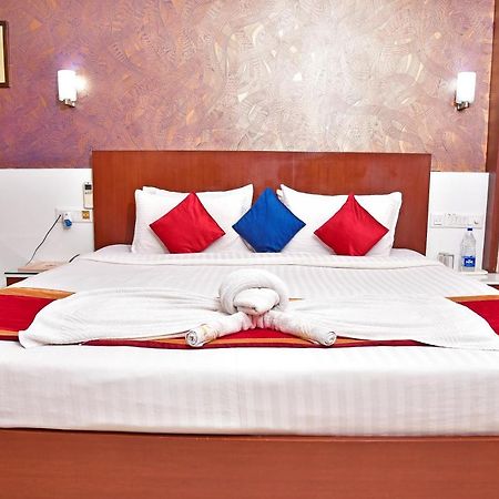 Hotel Amit International Bhilai Екстериор снимка