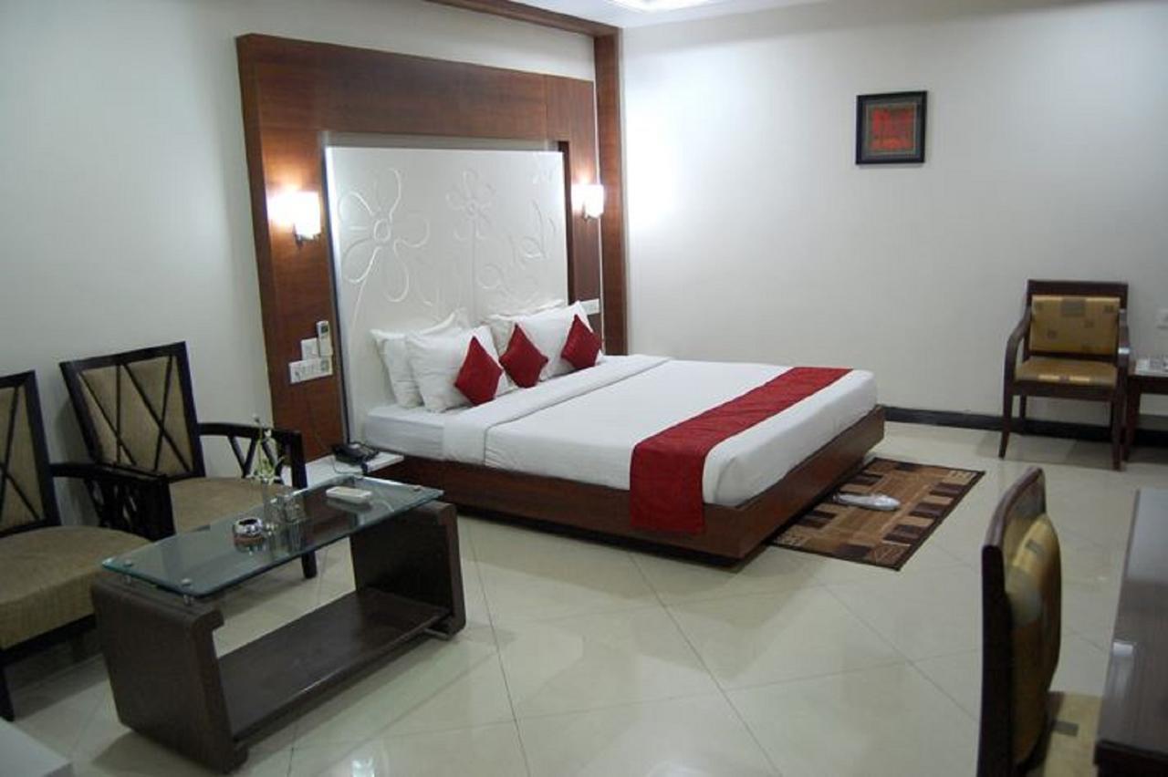 Hotel Amit International Bhilai Екстериор снимка