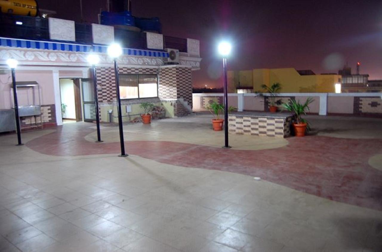 Hotel Amit International Bhilai Екстериор снимка