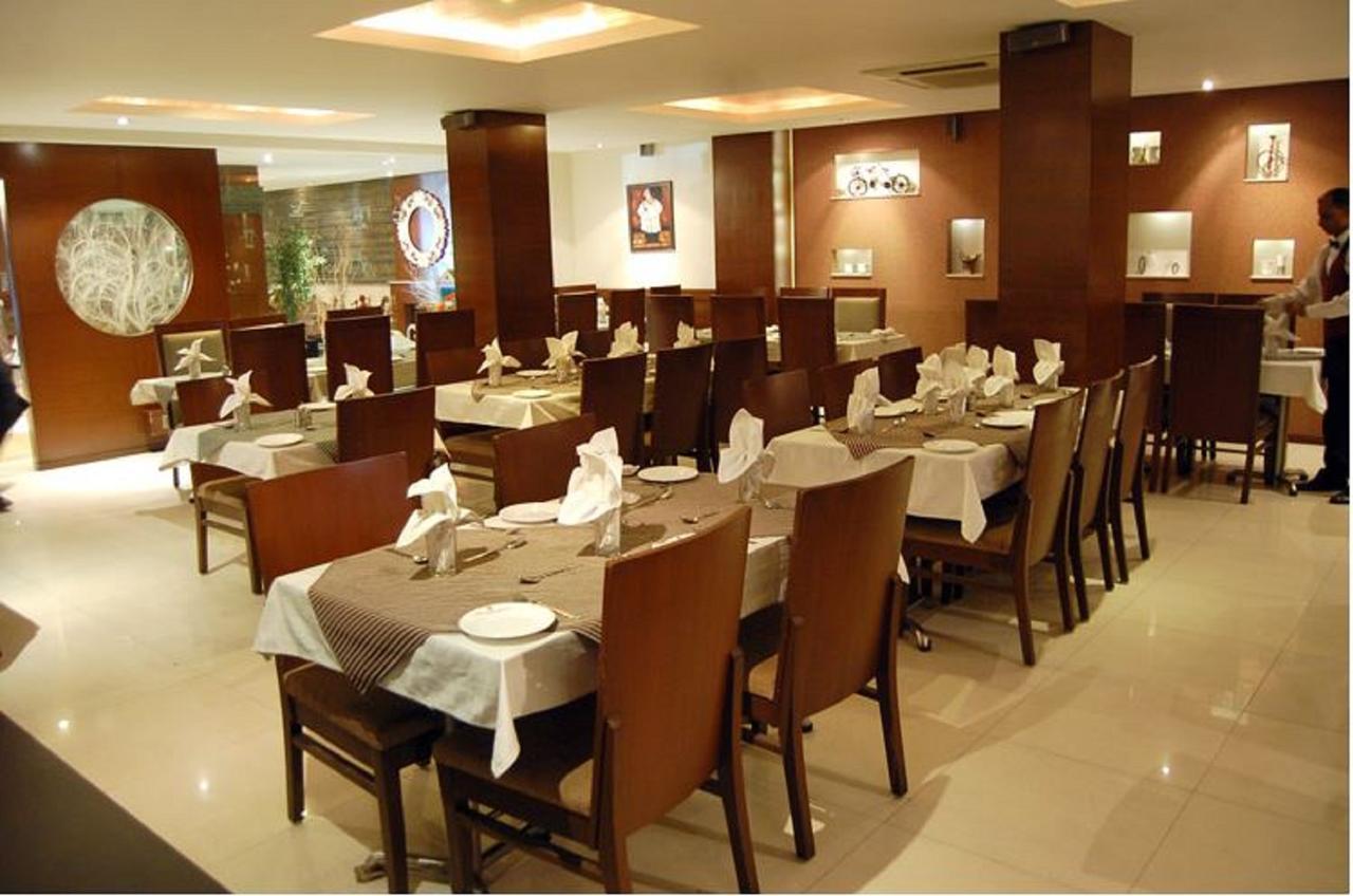 Hotel Amit International Bhilai Екстериор снимка