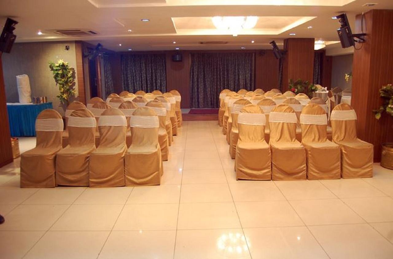 Hotel Amit International Bhilai Екстериор снимка