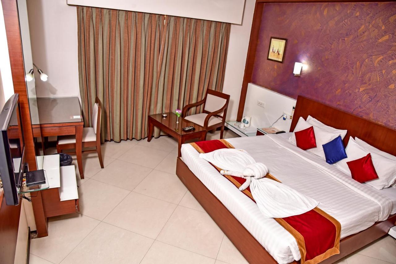 Hotel Amit International Bhilai Екстериор снимка