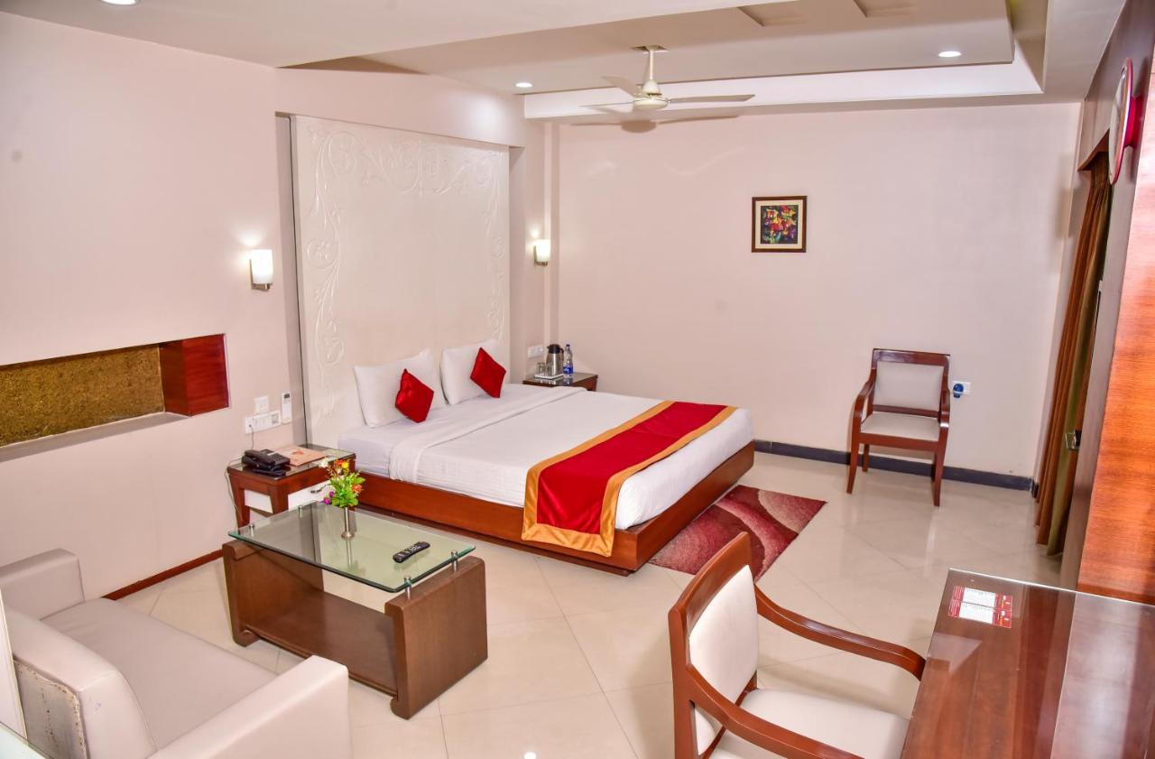 Hotel Amit International Bhilai Екстериор снимка