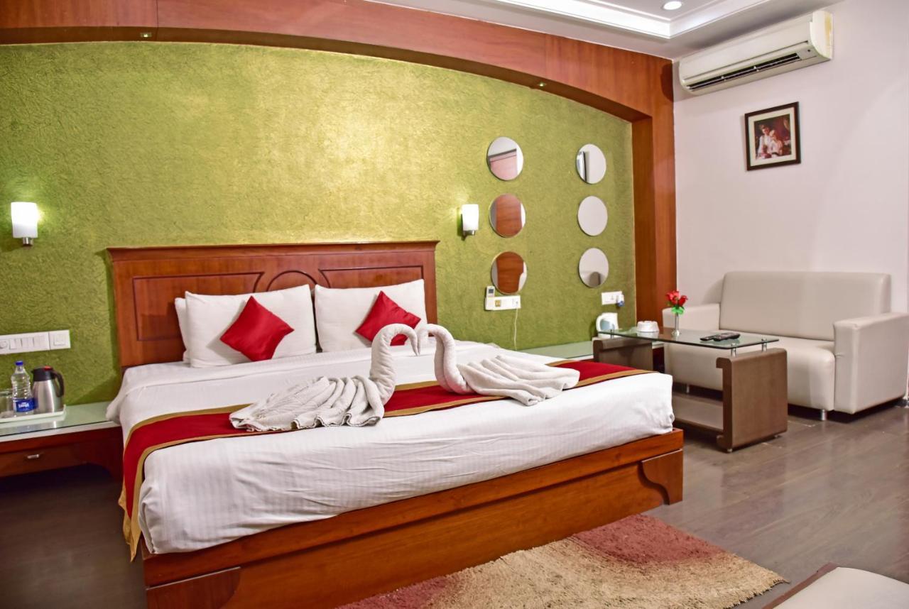 Hotel Amit International Bhilai Екстериор снимка