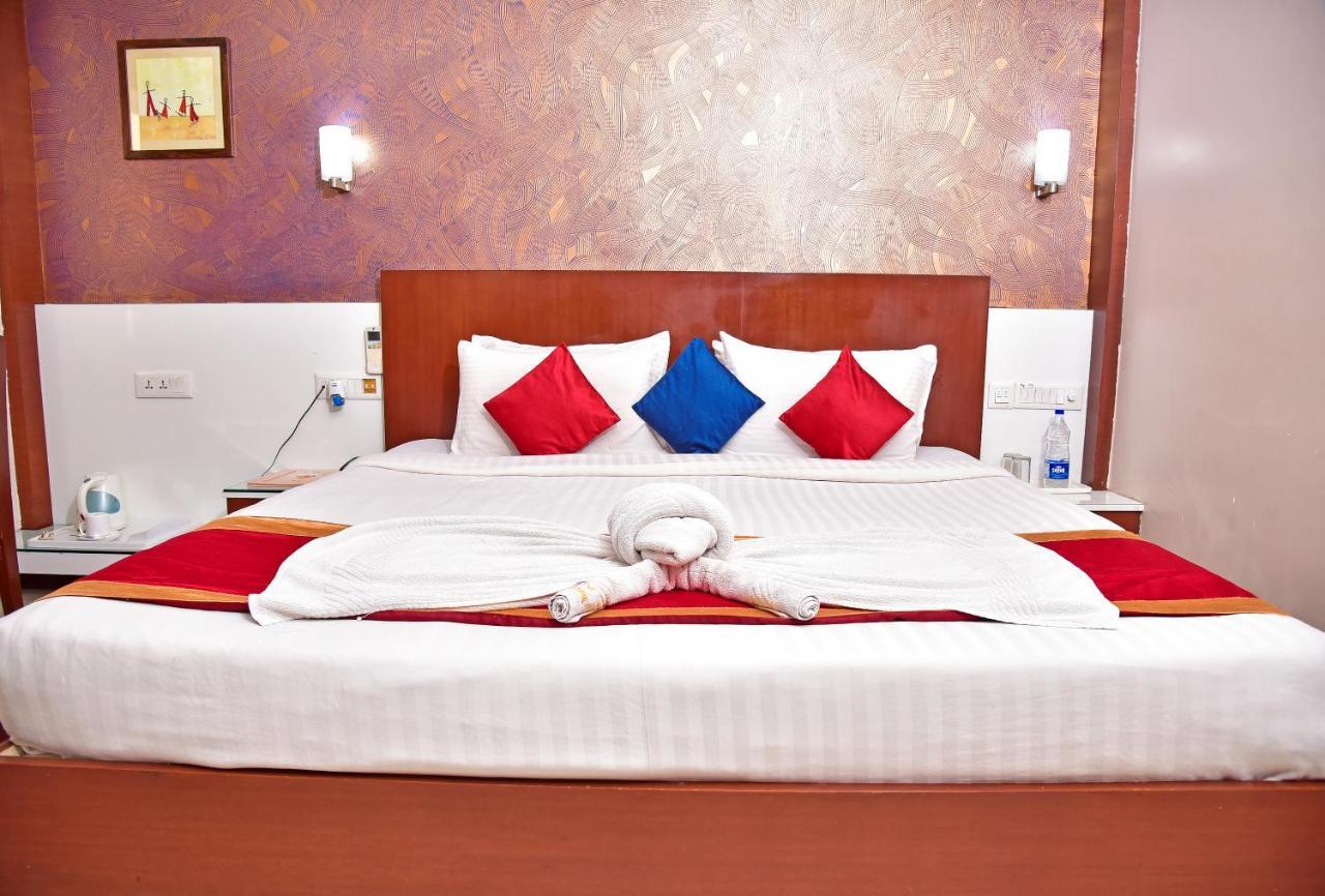 Hotel Amit International Bhilai Екстериор снимка